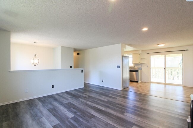 Photo - Rent Special! Large 4 Bed/2 Bath + Office ...