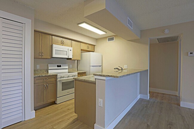 Photo - Mystic Gardens 5319-1913 Unit 5319 Summerlin Road, 1913