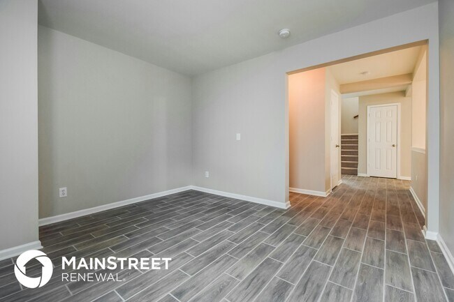 Photo - 360 Fairmont Way