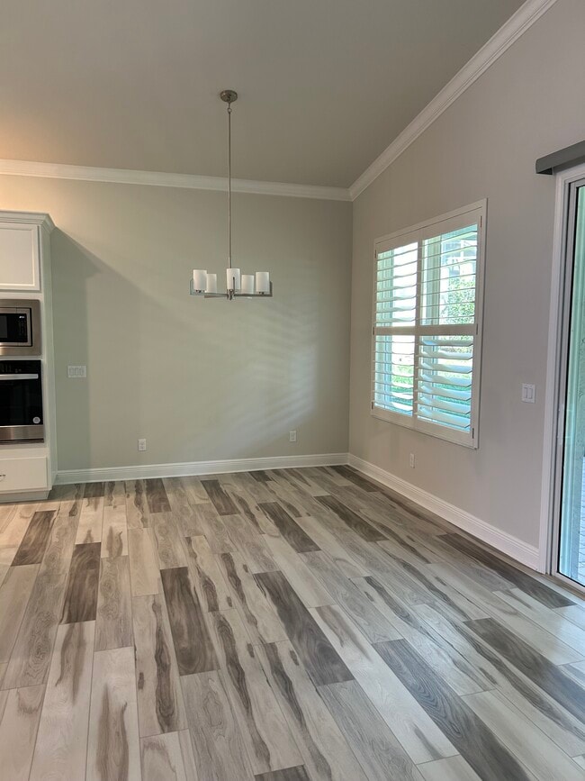 Photo - 427 W Doerr Path