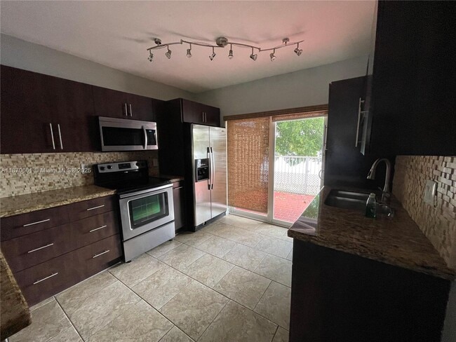 Building Photo - 6910 NW 173rd Dr Unit 1007 Rental