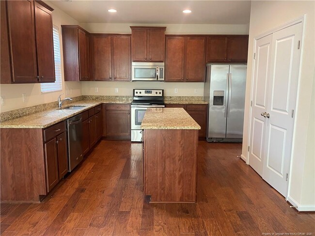 Photo - 919 Merchants Ct