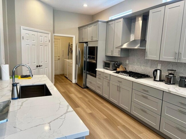 Photo - 44725 Alexandria Vale