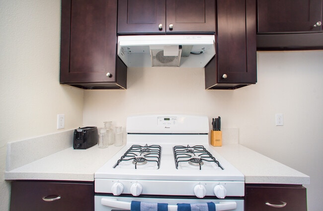 Photo - Locust Avenue Apartments