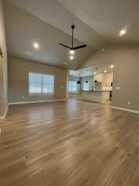 Photo - 664 Woodland St