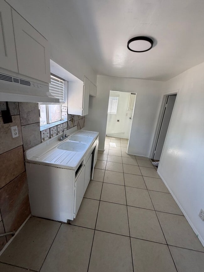Photo - one-bedroom house in Delano - Schedule your tour now!