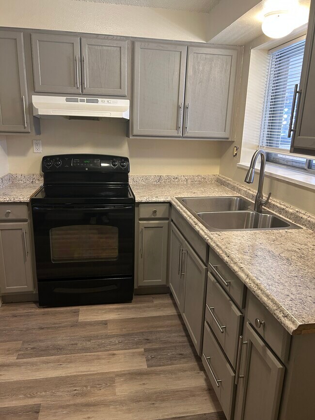 Photo - 4710 Scenic Cir Unit 1