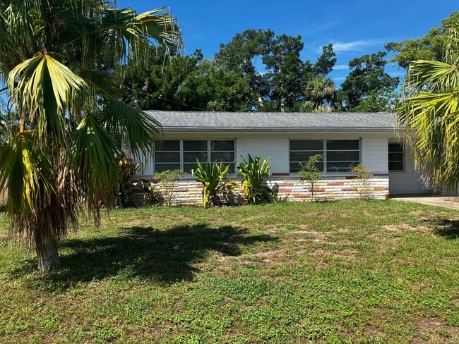 Building Photo - 2 Bedroom with fenced in backyard Rental