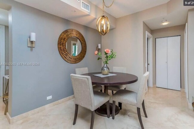 Photo - 888 Brickell Key Dr Unidad 1004