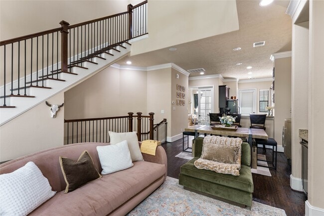 Building Photo - 1045 W 22nd St