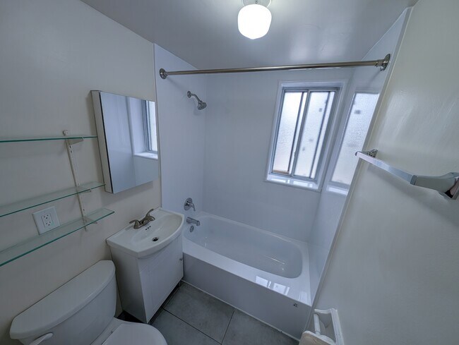Photo - 22-22 Robina Ave Unit 1