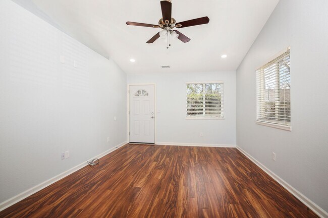 Photo - Beautiful 3 bed / 2 bath duplex in Uptown Neighborhood!