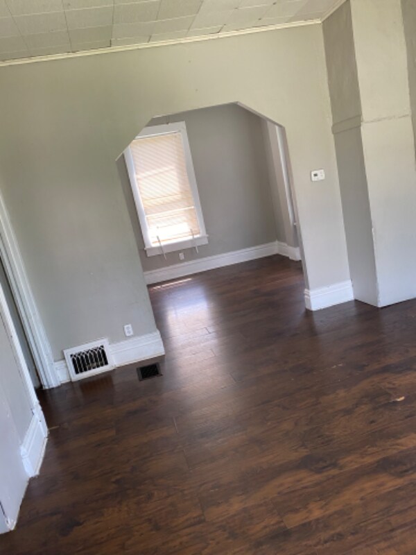 Photo - 447 S State Line Rd