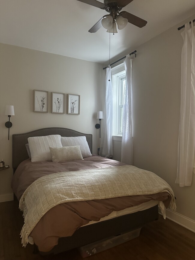 Photo - 3837 N Lakewood Ave Unit 3837 n Lakewood Ave