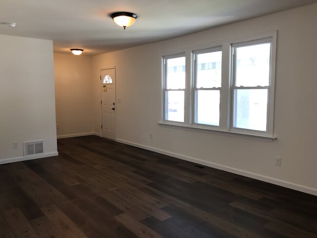 living room - 43 California Ave