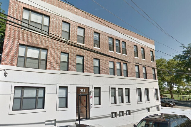 Photo - 215 Woodward St