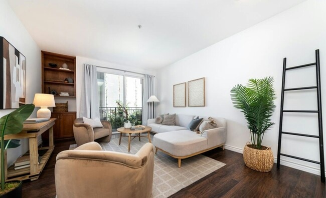Building Photo - 4060 Glencoe Ave Unit 203