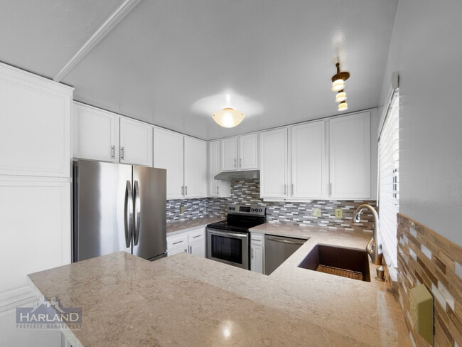 Photo - 4264 Sixth Avenue - 1-