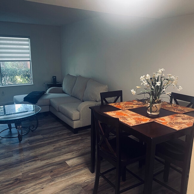 Photo - 1990 Benita Dr