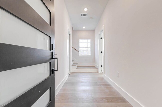 Photo - 5634 Dolores St