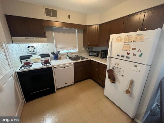 Photo - 16 Apel Ave