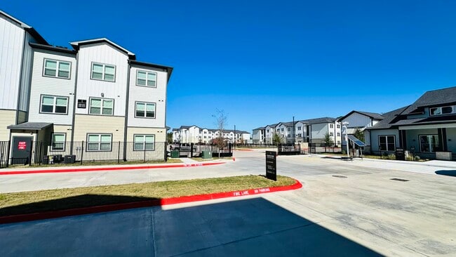 Photo - 19100 Woodland Hills Dr Unidad B1