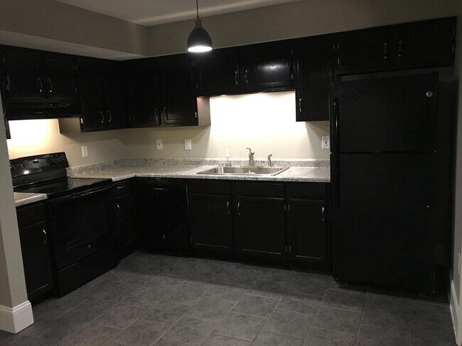 Kitchen - 108 E Brooks Ave