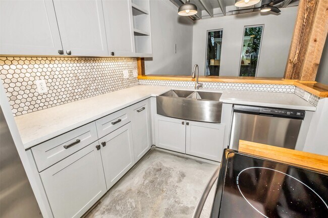 Photo - 1300 Augusta Dr Unit 18