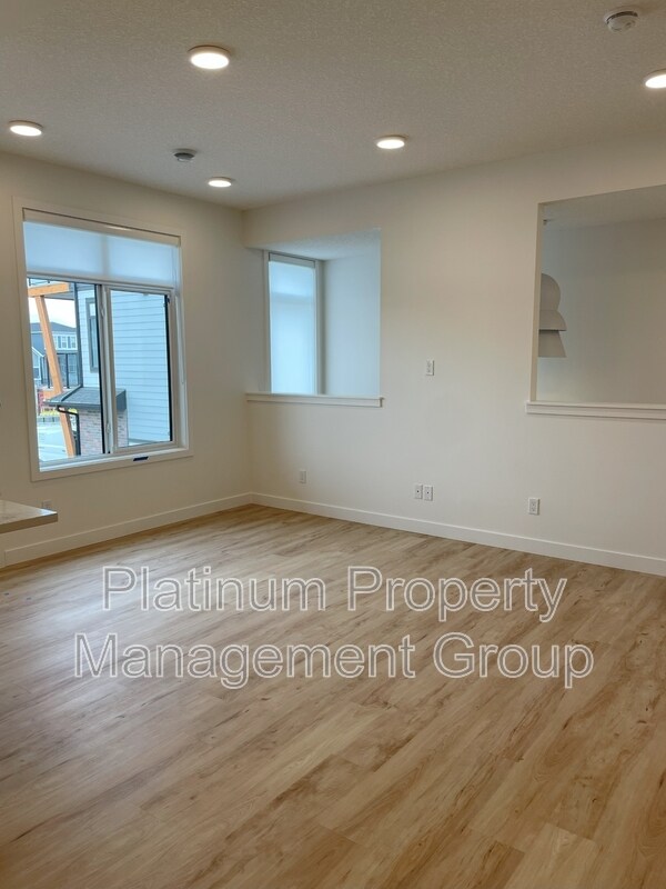 562 Seton Cir SE
