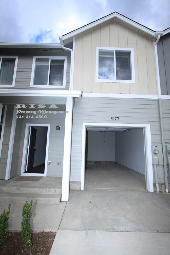 Photo - 4185 Lancaster Dr NE