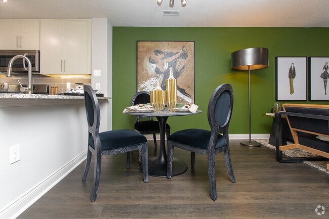 2BR, 2BA - 1076SF