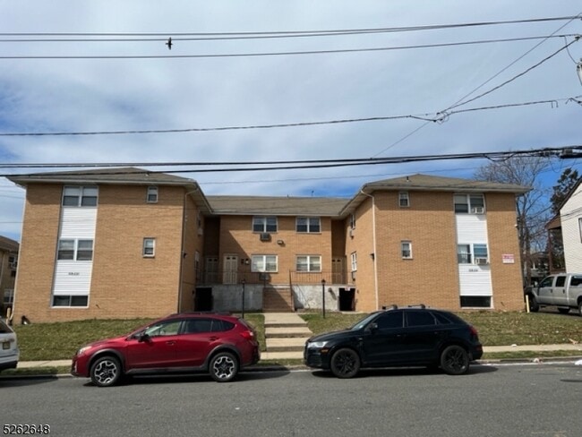 Building Photo - 228 E 24th St Unit 8