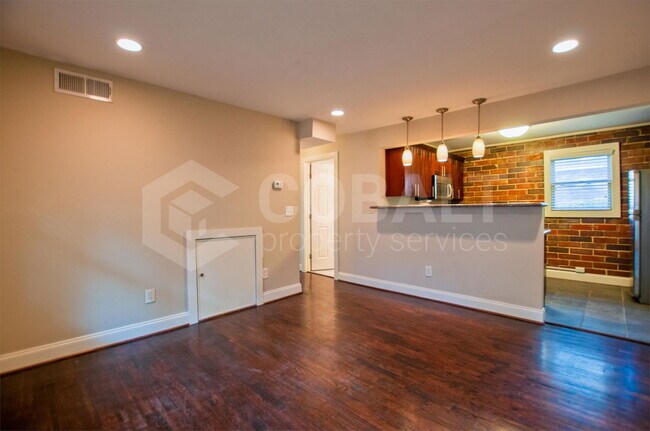 Photo - 626 Irwin St NE Unidad 4