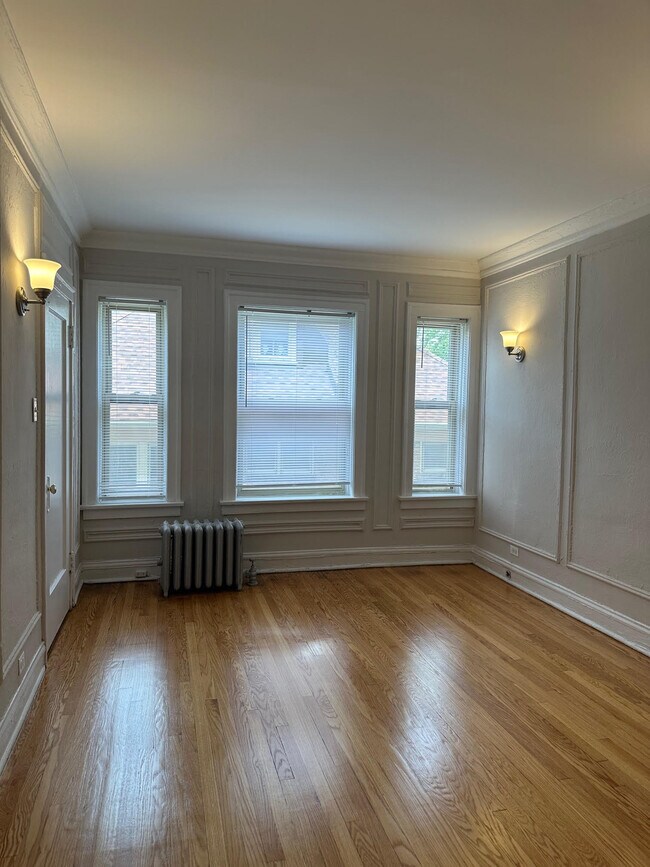 1637 W Estes Ave Unit ONE BEDROOM - 1A