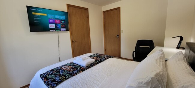 Photo - 19925 Wallingford Ave N