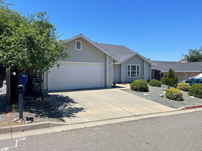 Photo - 3br/2ba Home with Golf Course Access