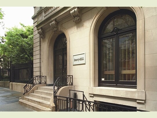 Photo - 11-15 E 70th St