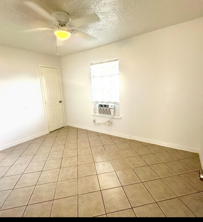 Photo - 831 Deerpass Dr