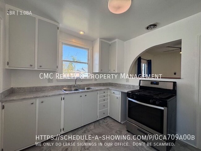 Photo - 1724 E 11th St