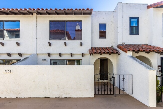 Building Photo - Beautiful 2Br / 2.5Ba Townhome In La Costa!! Call For Showing! 3D Tour Available!