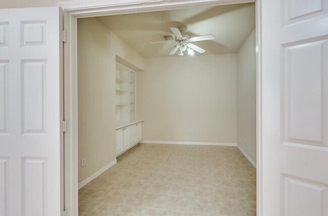 Building Photo - 12565 Piping Rock Dr