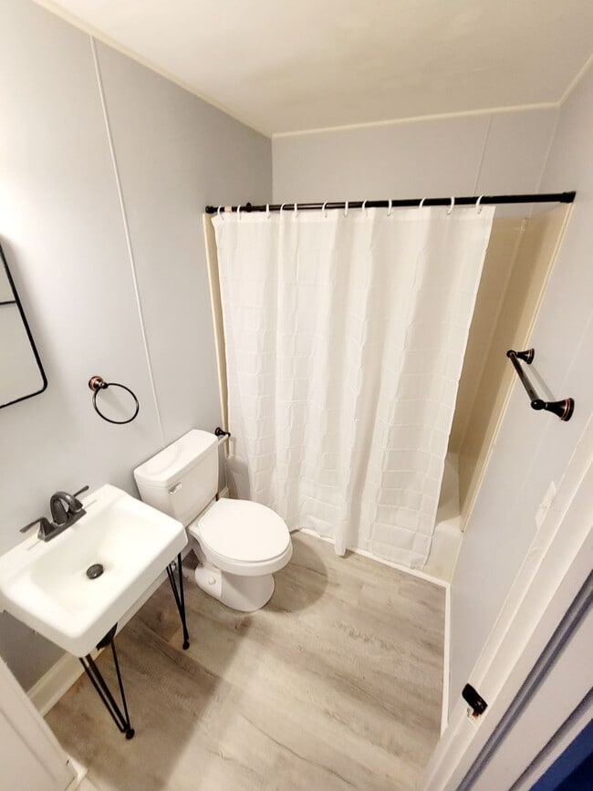 Photo - This is a cozy 1 bedroom, 1 bathroom Recen...