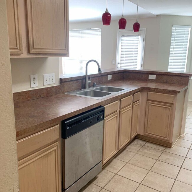 Photo - 208 N Rolling Meadow Dr