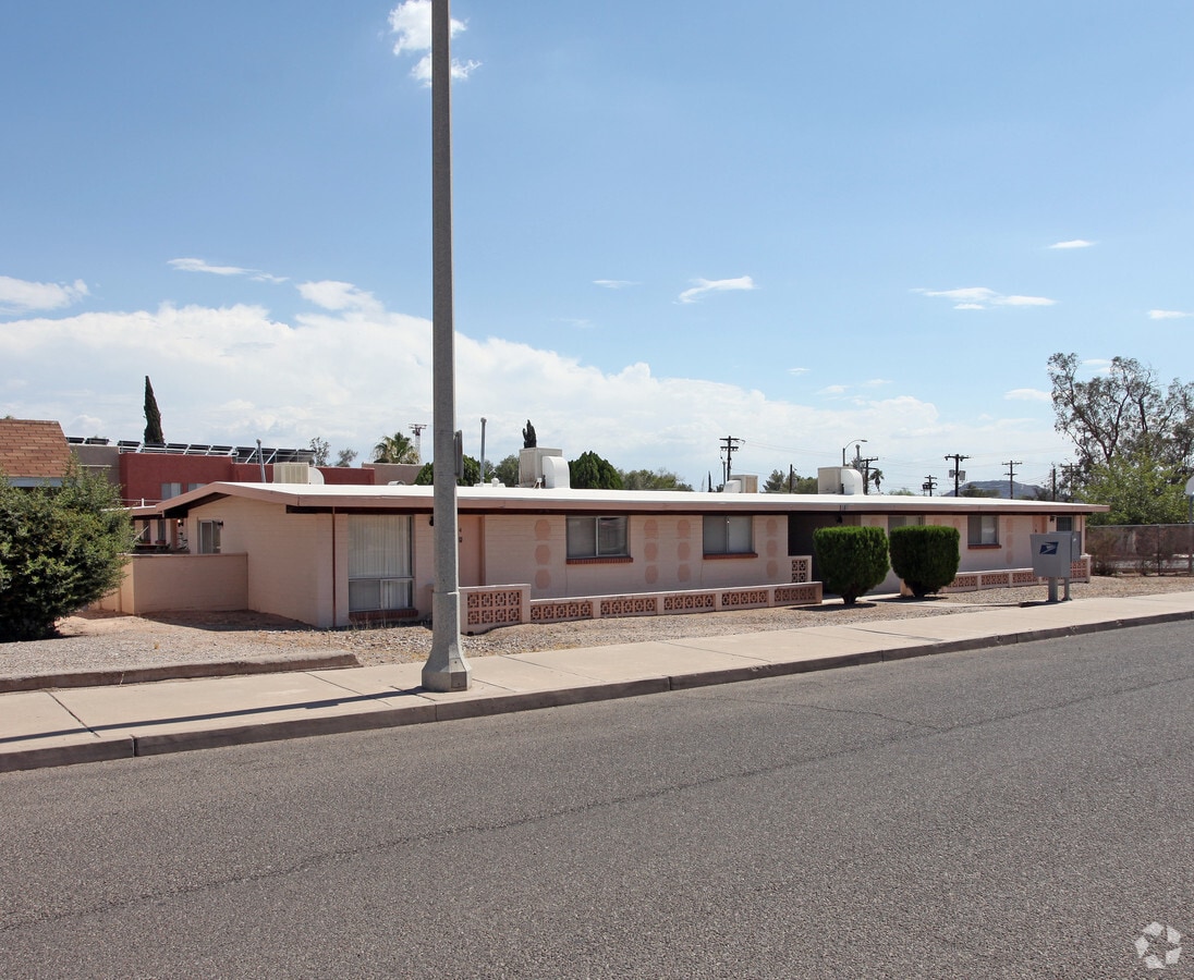 Photo - 1114 E Adams St