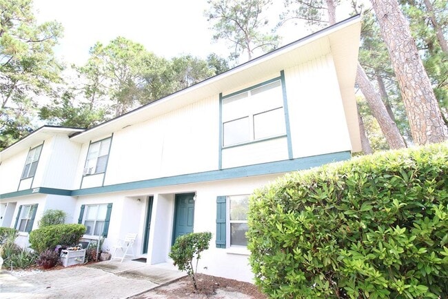 Building Photo - 3933 SW 26th Dr Unit D