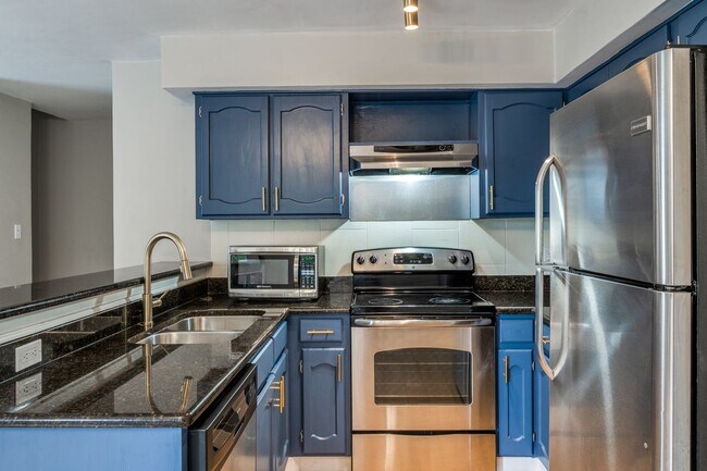Photo - 3022 Forest Ln