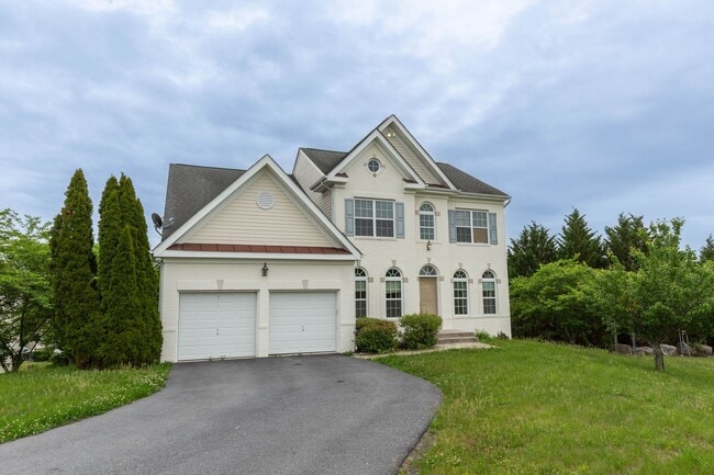 Photo - 5 Bed, 3.5 Bath, Single Family Home in Martinsburg, WV