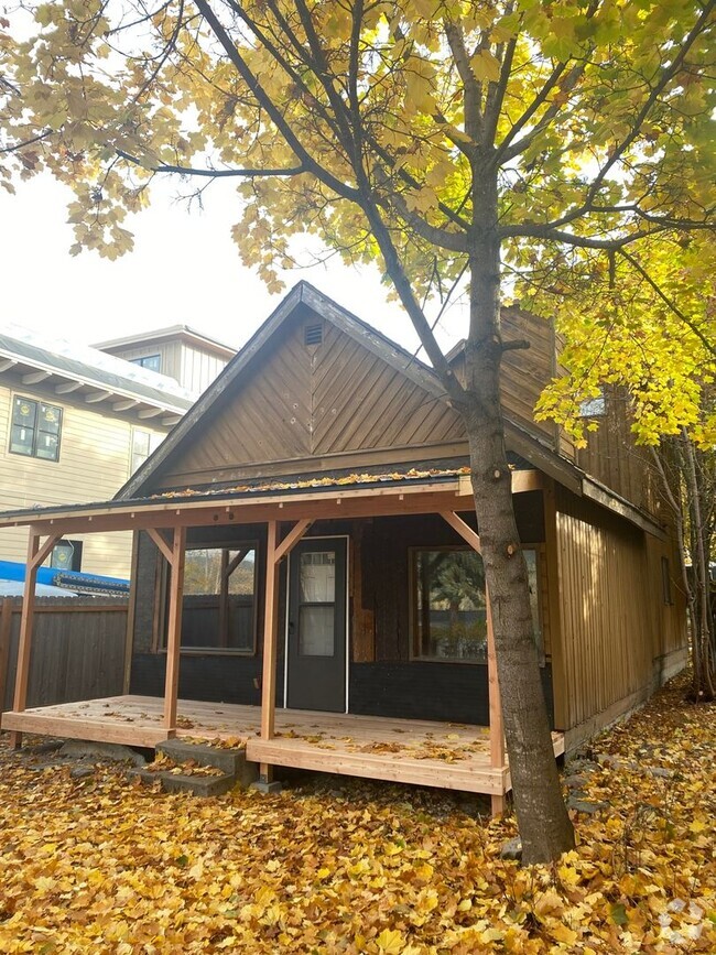 Building Photo - Charming 2BR House in Whitefish