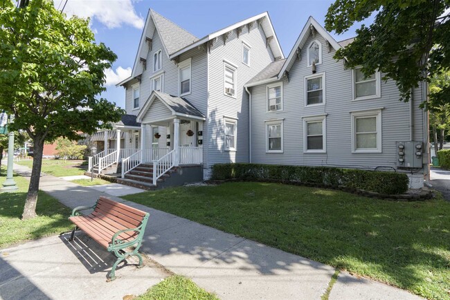 1086 Main St 1  
