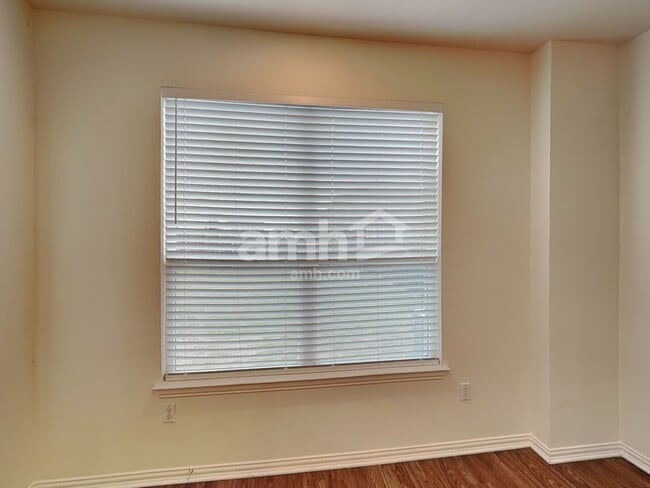 Photo - 2733 Meadowood Heights